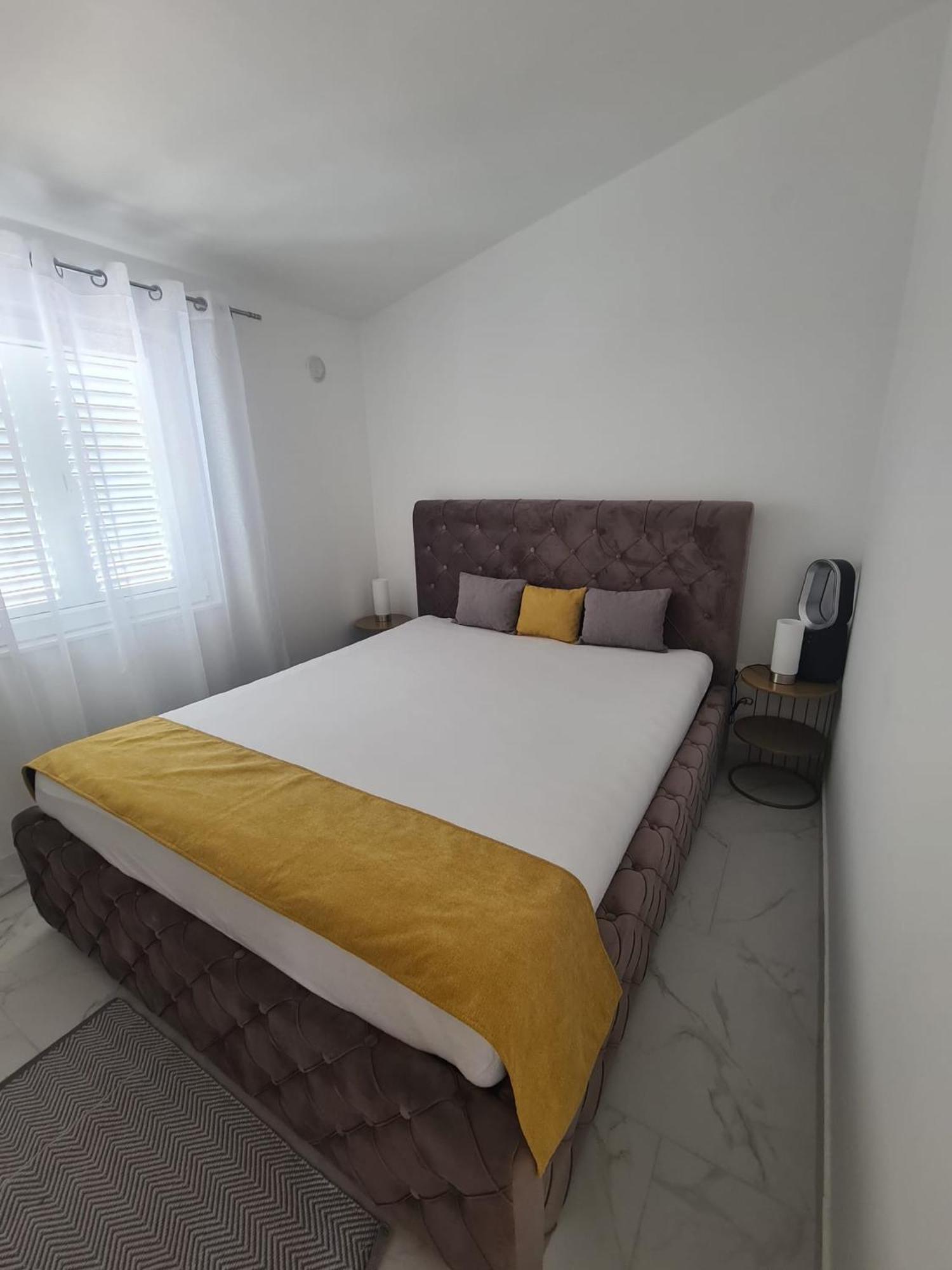 Apartmani Ruzmarin Vir Exterior foto